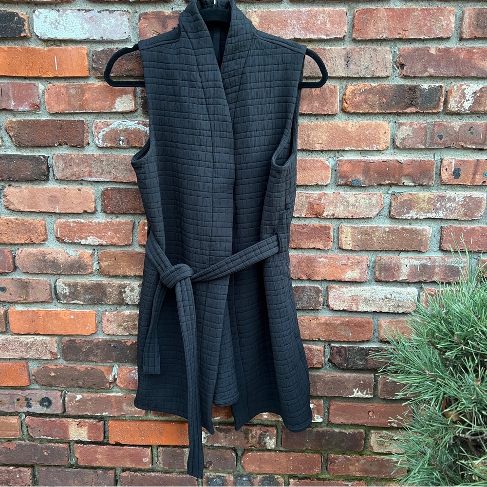 ❌sold LULULEMON Serene Travels Vest Black 10